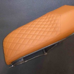 Cofransel - Rénovation de sièges - Photo une selle sur mesure pour un T Max Yamaha